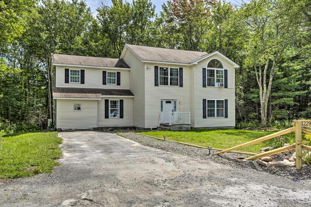 Photo of Buildings in Pocono Summit