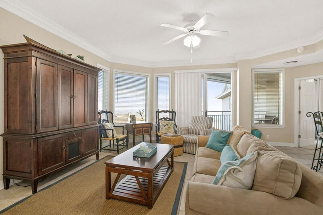 Photo of Livingroom in North Forest Beach