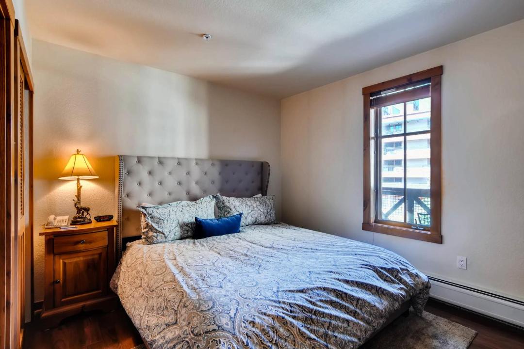 Photo of Bedroom in Peak 9