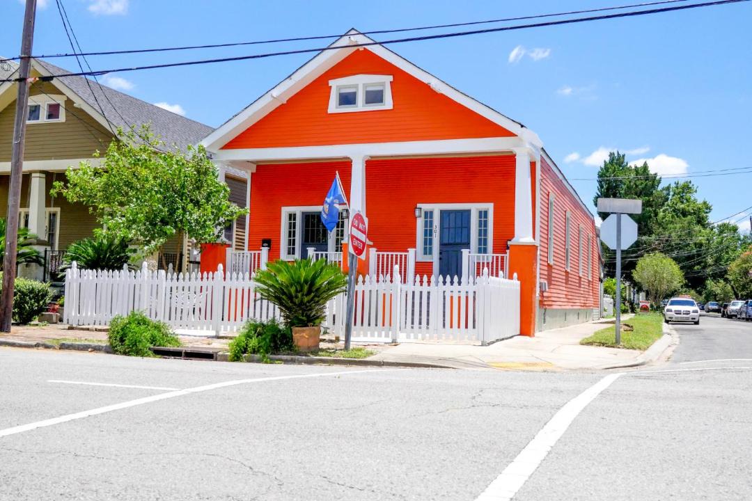 Photo of Buildings in Algiers Point