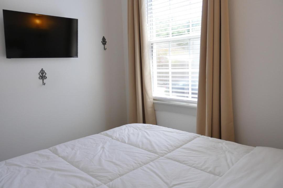 Photo of Bedroom in Algiers Point