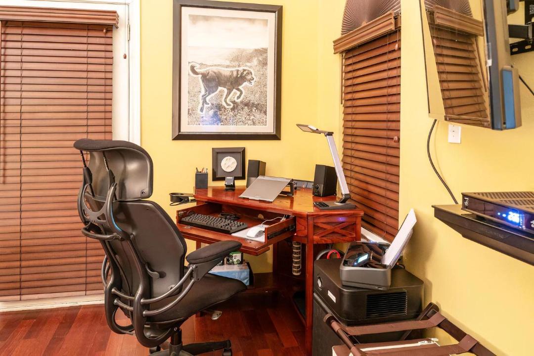 Photo of Livingroom in East Cesar Chavez