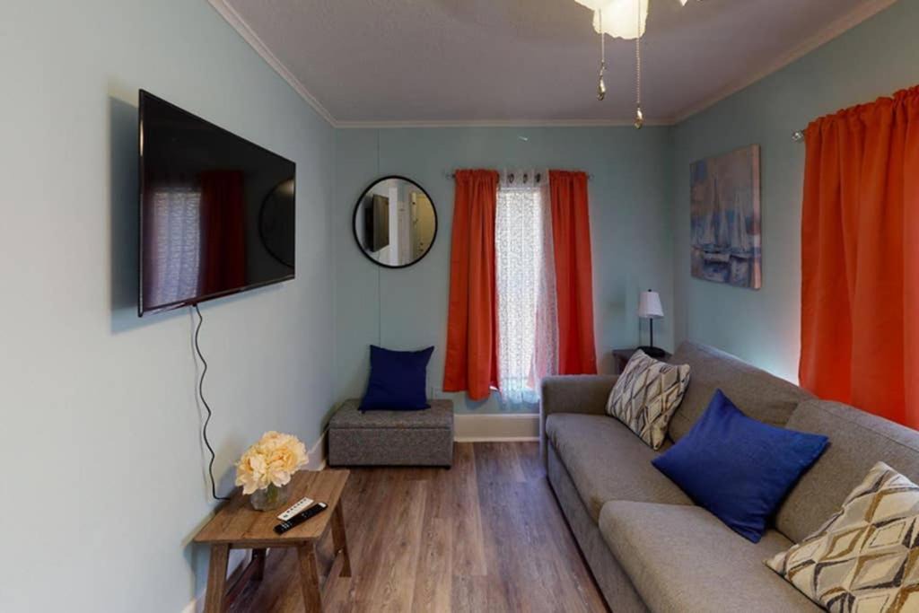 Photo of Livingroom in Baytown