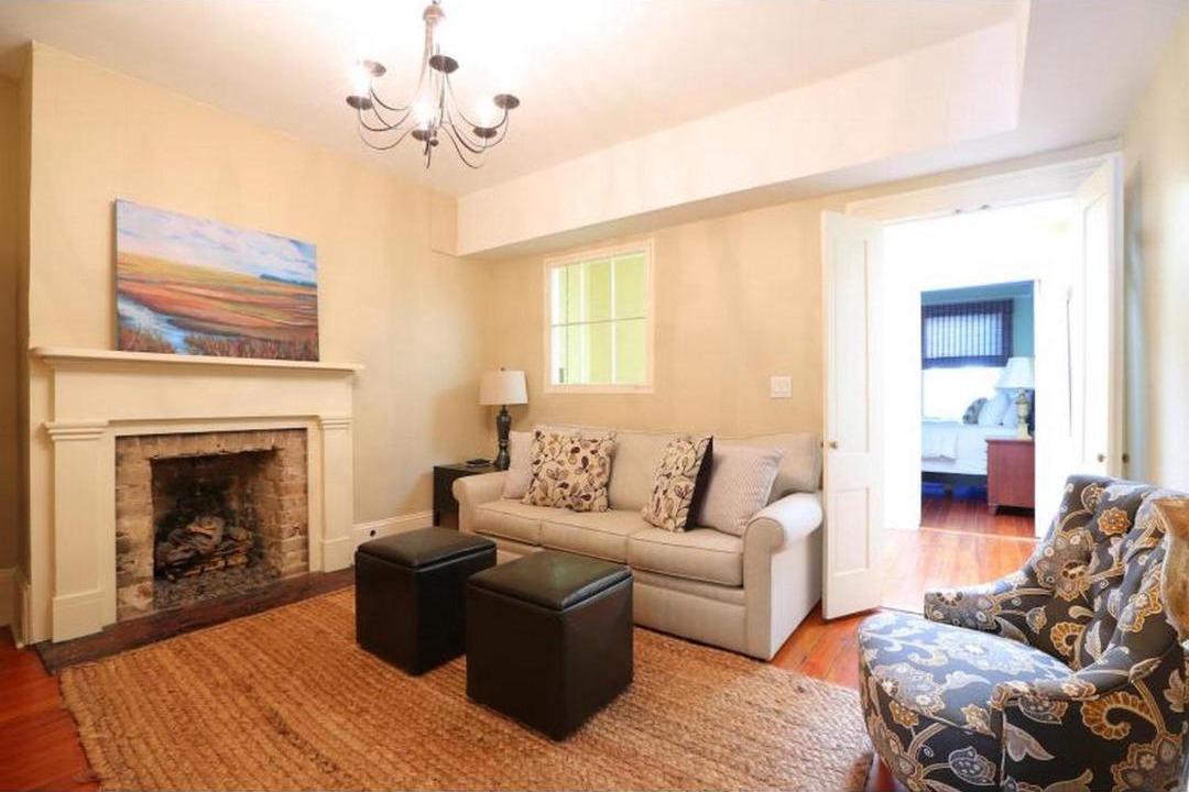 Photo of Livingroom in Historic District - North
