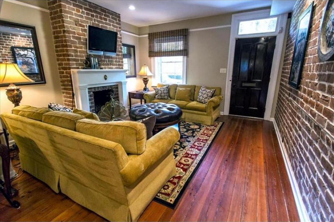 Photo of Livingroom in Historic District - North