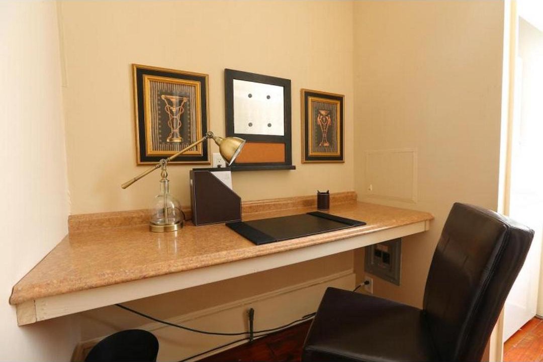 Photo of Livingroom in Historic District - North