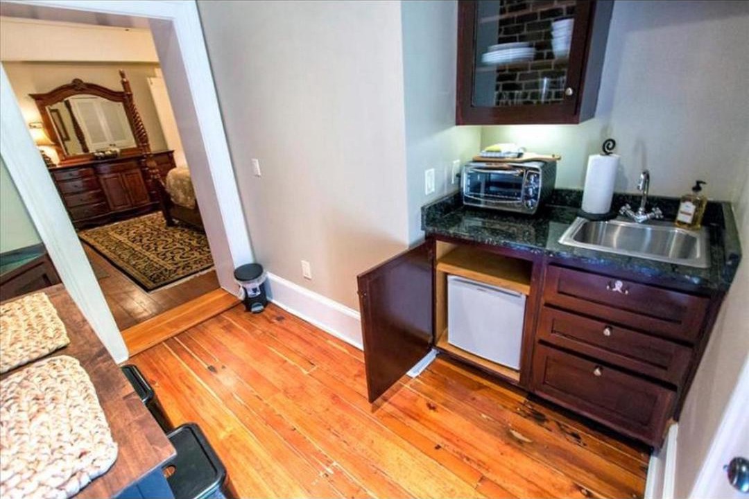 Photo of Livingroom in Historic District - North