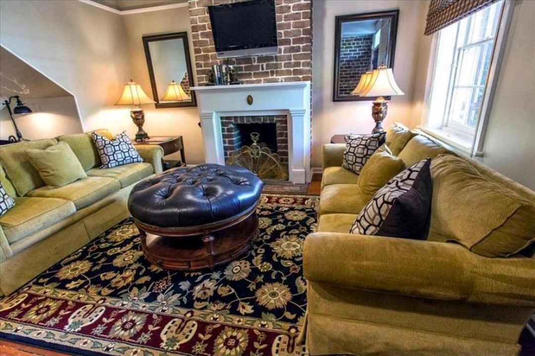 Photo of Livingroom in Historic District - North