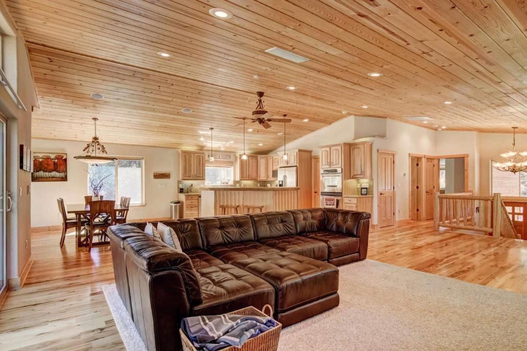 Photo of Livingroom in Country Club Estates