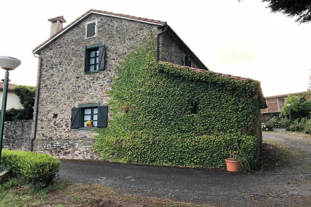 Photo of Buildings in Oza-Cesuras