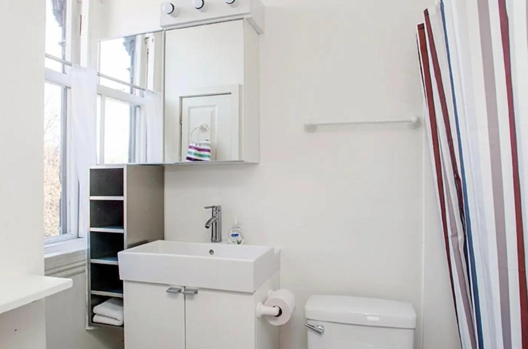 Photo of Bathroom in Shawmut