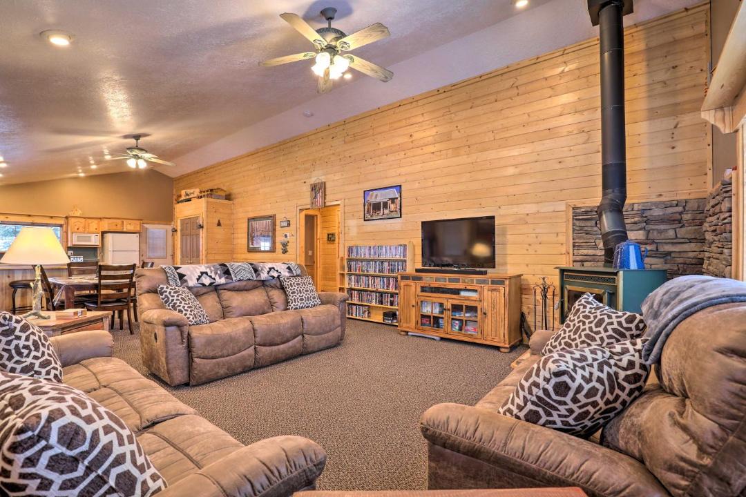 Photo of Livingroom in Meadow View Heights
