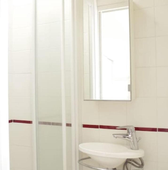 Photo of Bathroom in Quartier de l'Ecole-Militaire