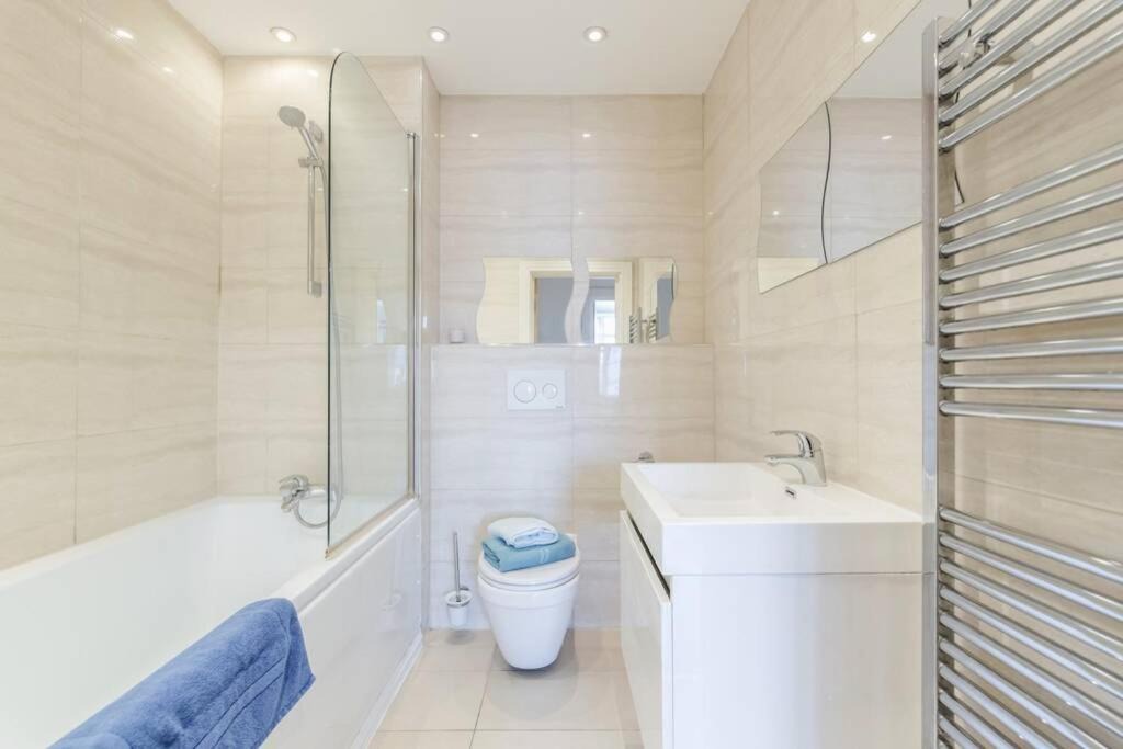 Photo of Bathroom in Whitechapel