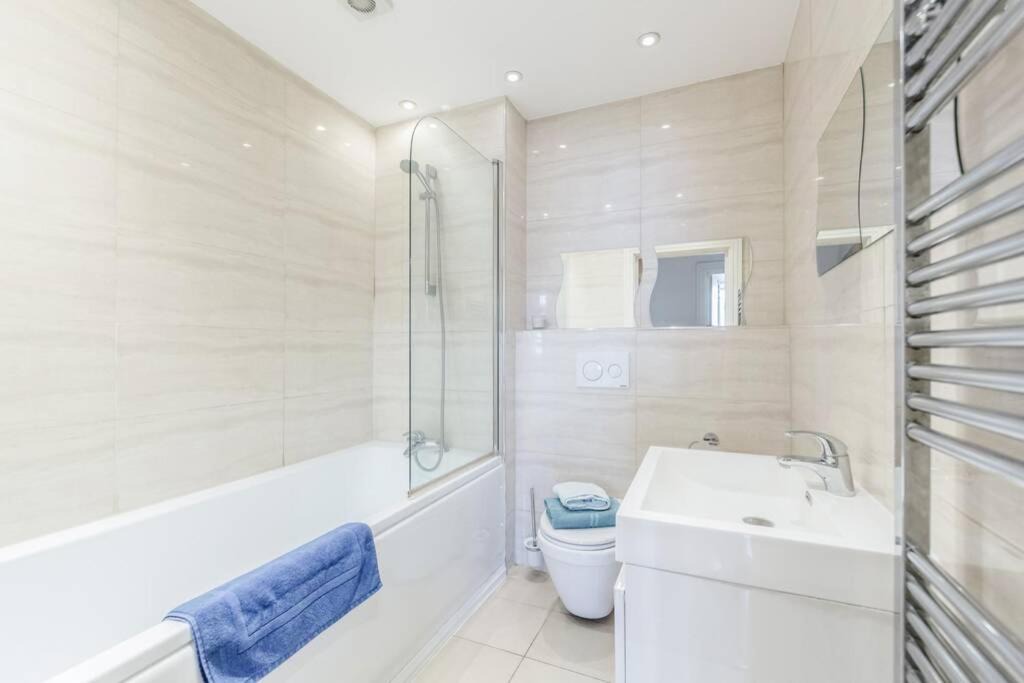 Photo of Bathroom in Whitechapel