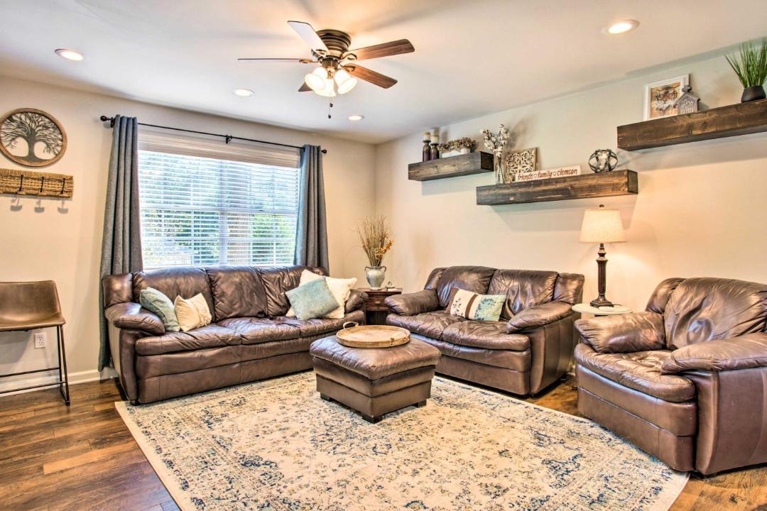 Photo of Livingroom in Clemson