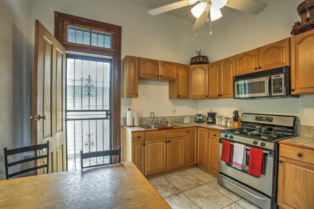 Photo of Kitchen in Black Pearl