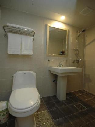Photo of Bathroom in Gwanghui-dong