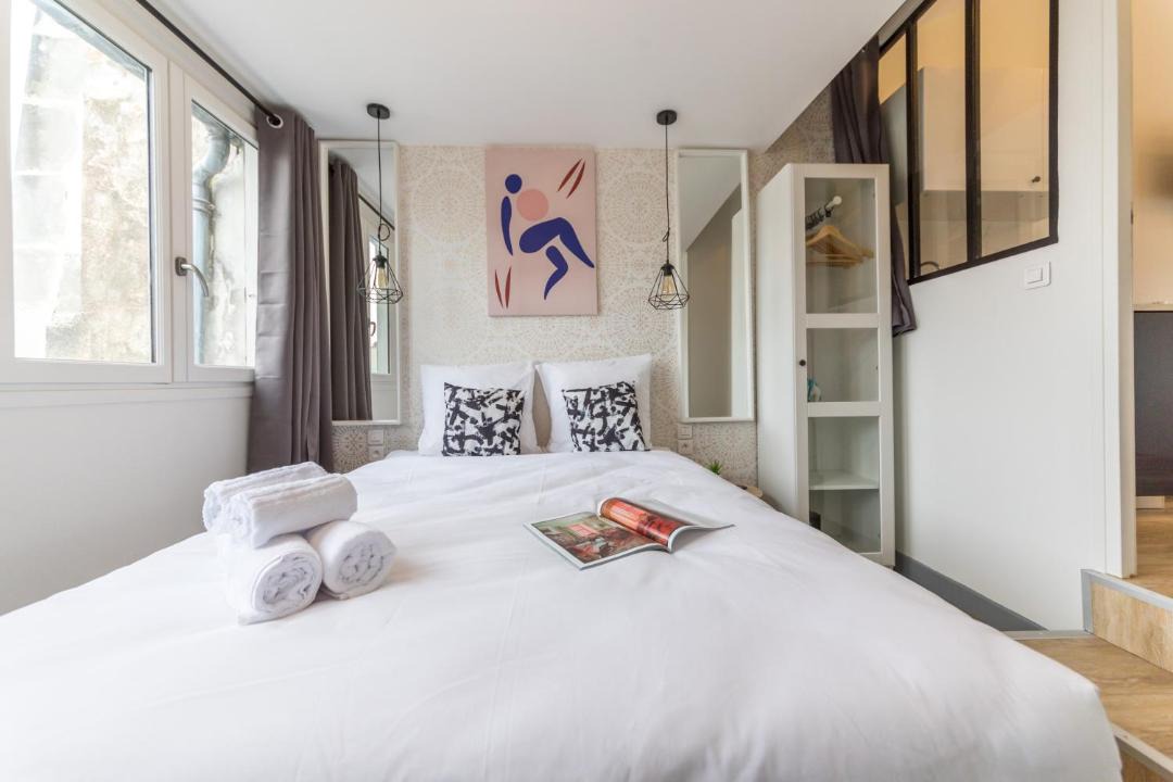 Photo of Bedroom in 9th Arrondissement