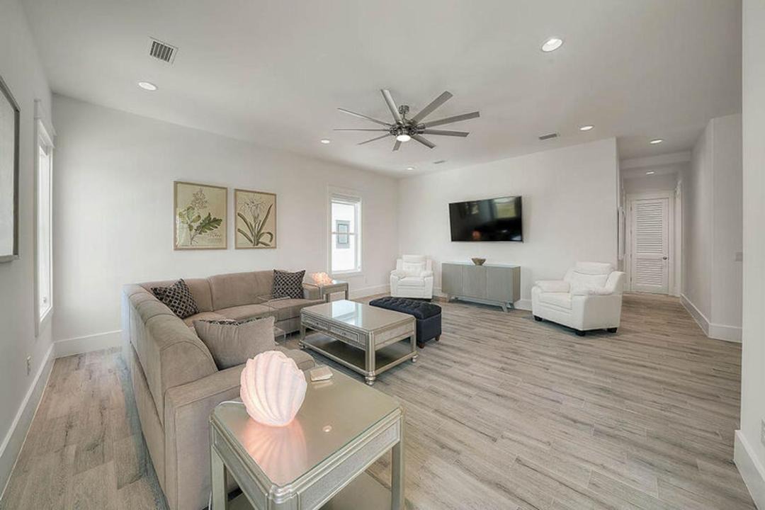 Photo of Livingroom in Dune Allen Beach