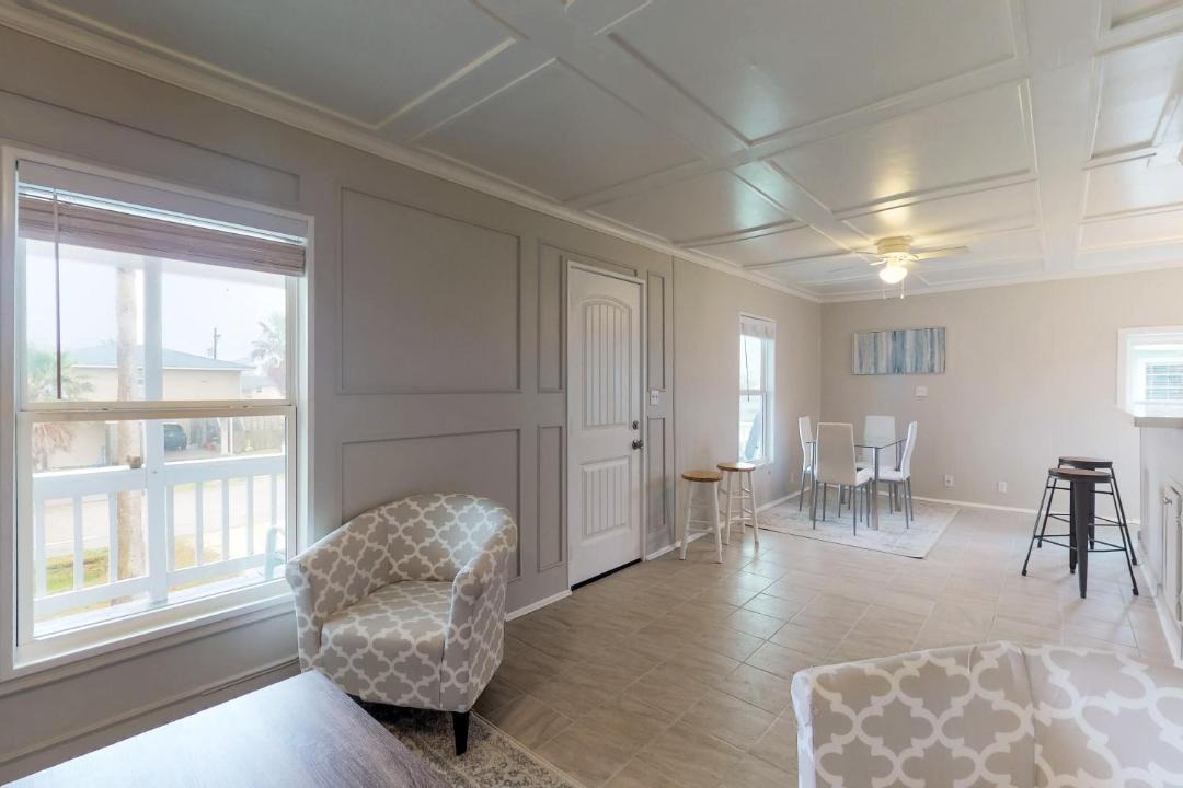 Photo of Livingroom in Jamaica Beach