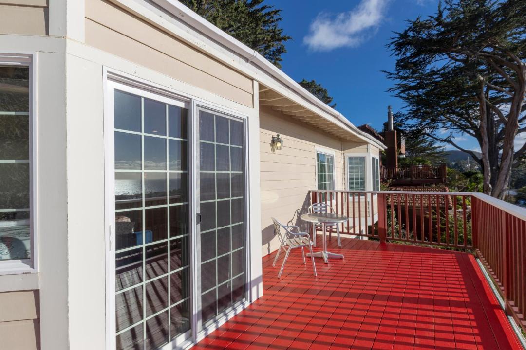 Photo of Patio Balcony in Edgemar - Pacific Manor