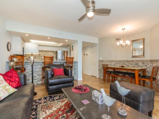 Photo of Livingroom in Park Shore