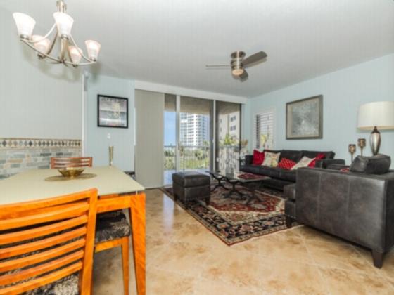Photo of Livingroom in Park Shore