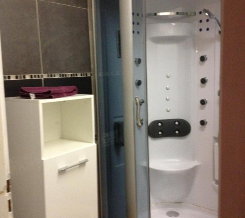 Photo of Bathroom in Saint-Etienne-de-Boulogne