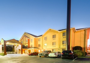 Comfort Inn & Suites Macon North I-75