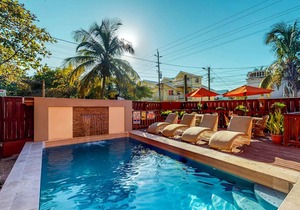 Perfectly located apartment w/ WiFi, AC, shared garden/pool - steps to seashore!