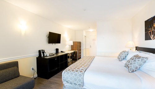 Deluxe Room, 1 King Bed, Balcony, Ocean View