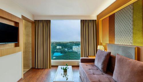 Hazel King Suite with Sofa Bed and City View