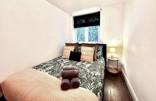 Camden Apartment | Cozy 2Bed Haven in London