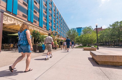 Downtown Niagara Falls Hotel | Sheraton Niagara Falls