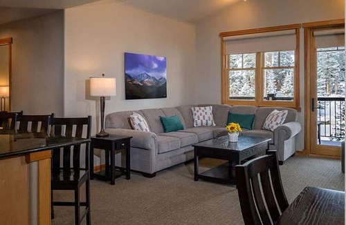 Four O'Clock Resort | Super Bowl weekend Ski-in/Ski-out 1 Bedroom 5 Star Grand Timber Breckenridge