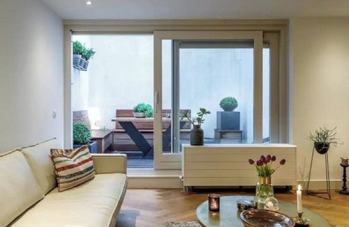 Burgwallen Nieuwe Zijde Apartment | Canal Front Bliss Your Perfect Urban Retreat