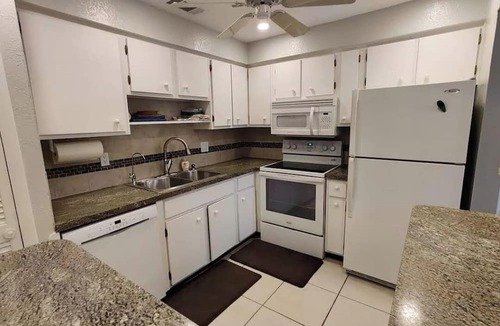 Cypress Lake House | Cozy 2-bedroom Condo in beautiful Fort Myers with Pool and Tiki Hut