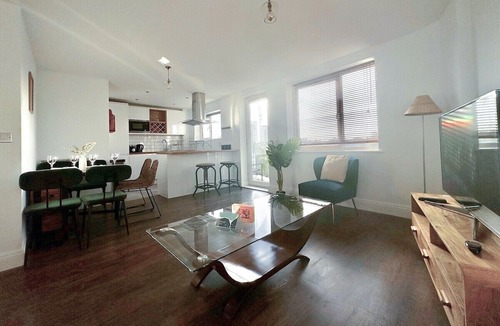Camden Apartment | Cozy 2Bed Haven in London