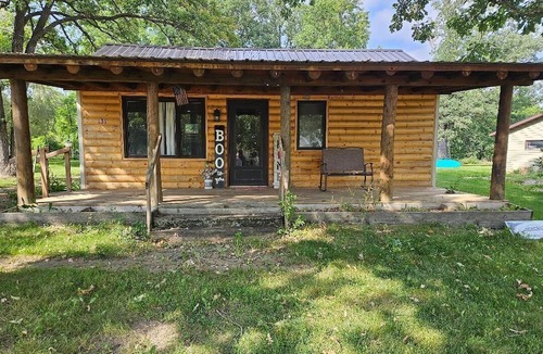 Clearbrook House | 1 bedroom/1 bath cabin house with garage! Large front & back deck w/big backyard