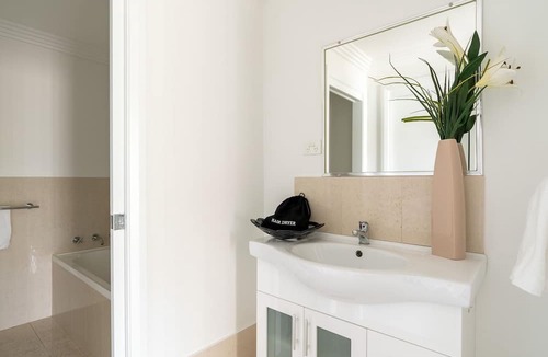 Shellharbour City Centre Apartment | Mountain Waves - in the heart of shellharbour