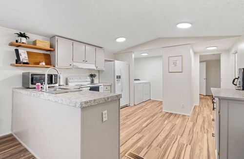 Cookson House | CUTE Hidden Gem! 2 BEDROOM-3 minutes from the Cookson Bend Marina. GREAT VIEW!