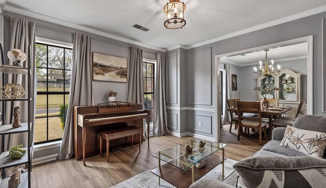5BR Near Graceland Sleeps 10 with Piano, Fire Pit, and Games