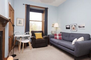 ALTIDO Elegant Flat w/Garden near Holyrood Park